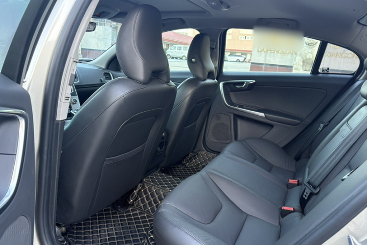 沃尔沃S60 2019款 S60L 改款 T5 智进进阶版中控内饰7003