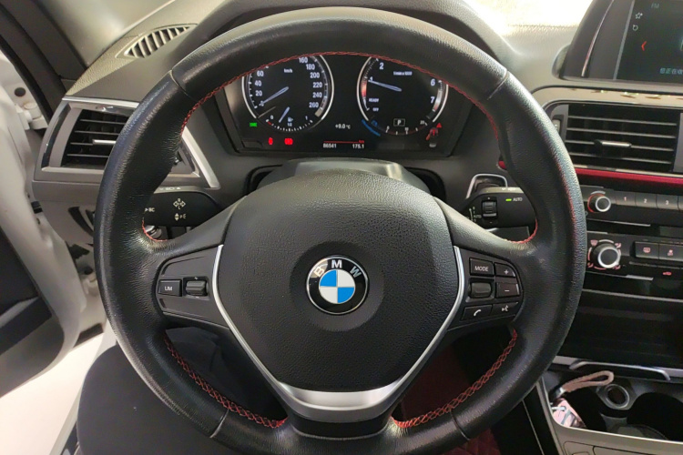 宝马2系(进口) 2018款 220i 敞篷轿跑车 运动设计套装中控内饰13