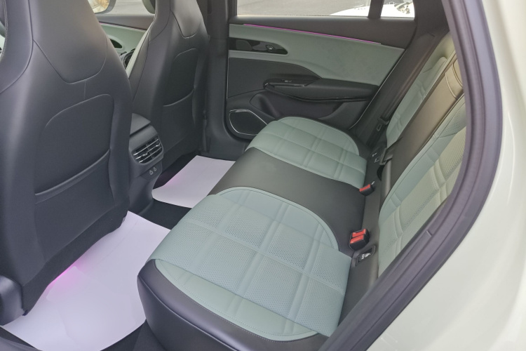 红旗EH7 2024款 760 Pro+ 四驱版中控内饰21