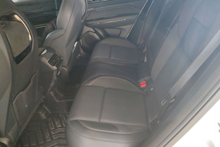 领克01 EM-P 2023款 1.5TD EM-P PM中控内饰21