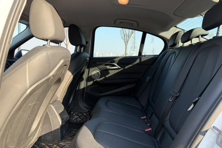 宝马1系 2021款 改款 120i M运动版中控内饰7010