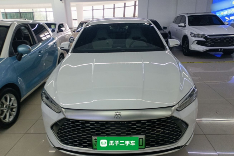 比亚迪 秦PLUS 2024款 荣耀版 DM-i 55KM领先型车身外观2