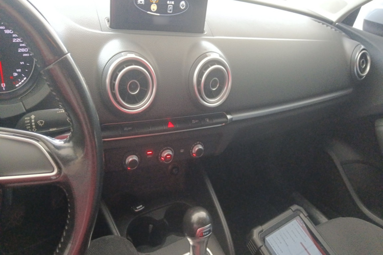 奥迪A3 2016款 Limousine 35 TFSI 进取型中控内饰12