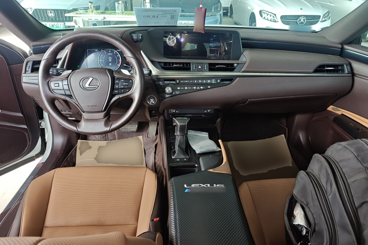 雷克萨斯ES 2020款 200 卓越版中控内饰12