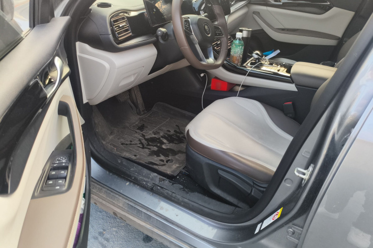 比亚迪 秦PLUS 2024款 荣耀版 DM-i 55KM领先型中控内饰7003