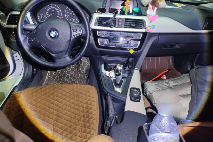 宝马3系 2016款 316i 时尚型中控内饰7002