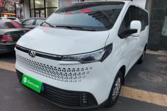 上汽大通MAXUS 新途V70 2025款 2.0T 自动短轴超低顶精英版 5/6座