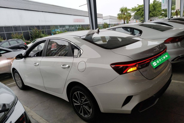 起亚K3 2024款 1.5L CVT豪华智享版车身外观4