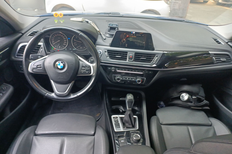 宝马1系 2017款 118i 运动型中控内饰12