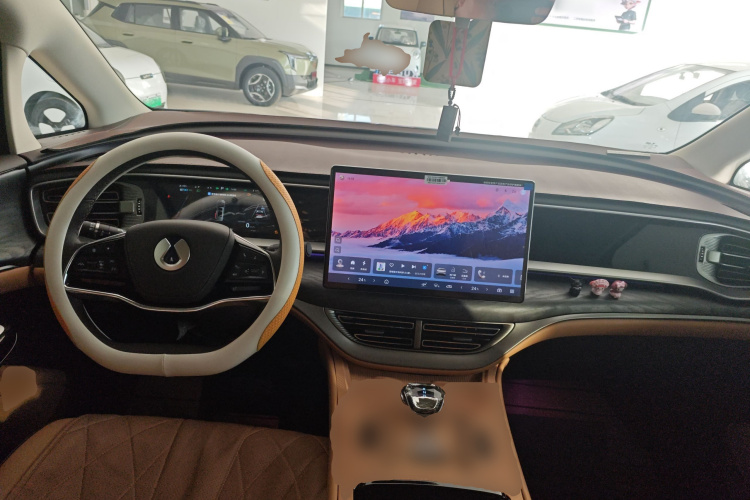 腾势D9 2024款 DM-i 980 四驱尊贵型中控内饰12