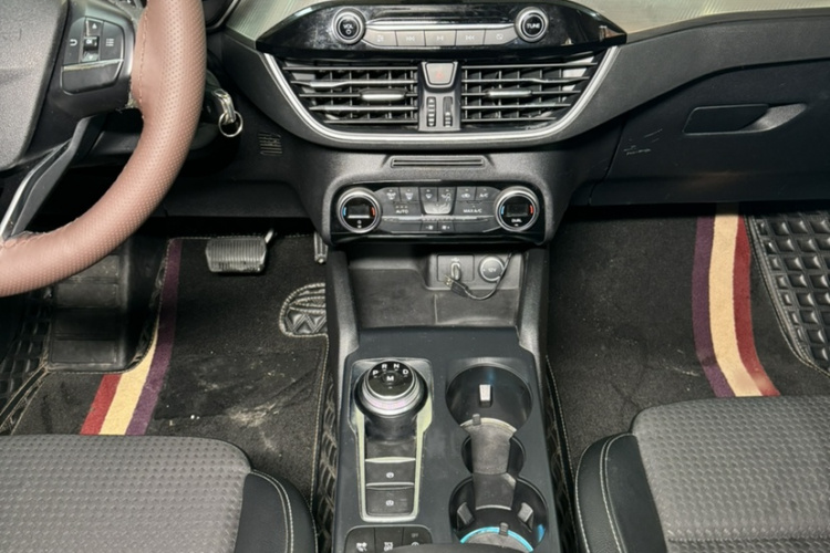 福特 福克斯 2019款 三厢 EcoBoost 180 自动锋潮型车身外观6011