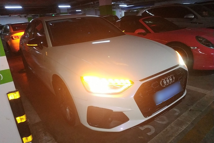 奥迪A4L 2022款 40 TFSI 豪华动感型车身外观3