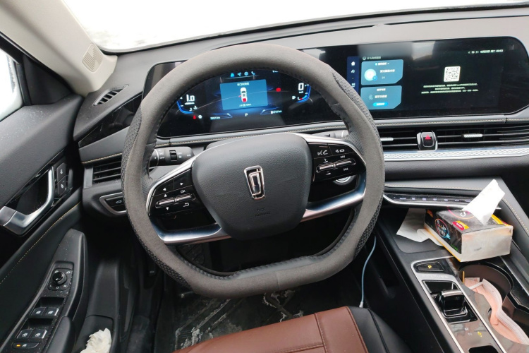 奔腾B70 2025款 龙耀版 1.5T 欢享型中控内饰13