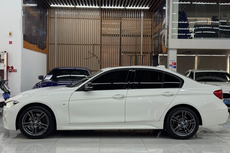 宝马3系 2019款 320i M运动套装车身外观6008