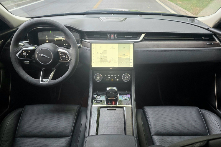 捷豹XFL 2021款 XFL 2.0T P250 两驱尊享豪华版中控内饰7003