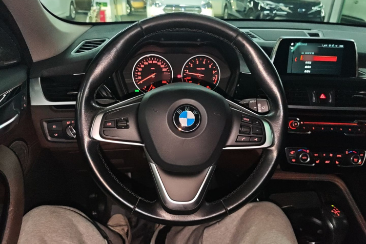 宝马X1 2018款 xDrive20Li 尊享型中控内饰13