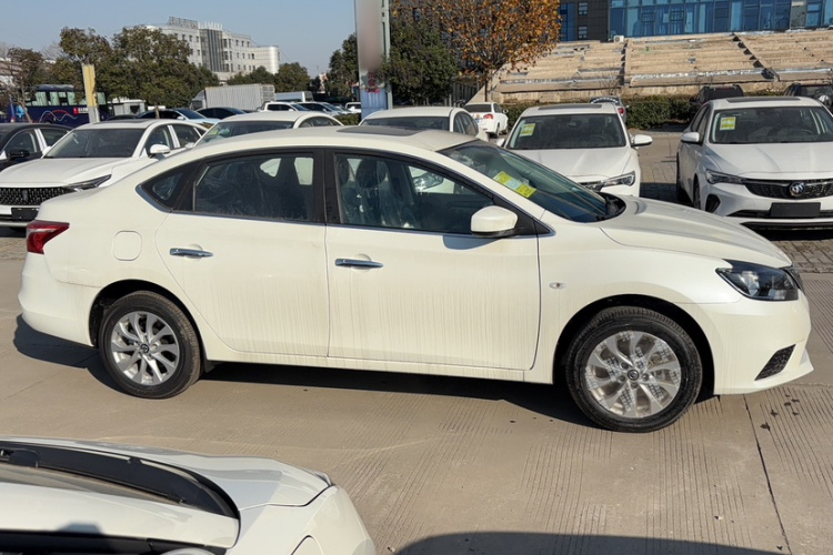 日产 轩逸 改款三 经典 1.6XE CVT舒适天窗版(8.29)车身外观6002