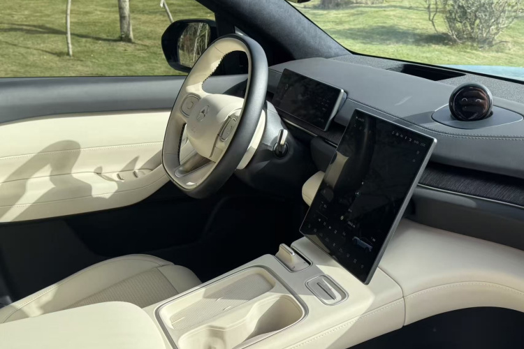 蔚来ES6 2023款 75kWh中控内饰7013