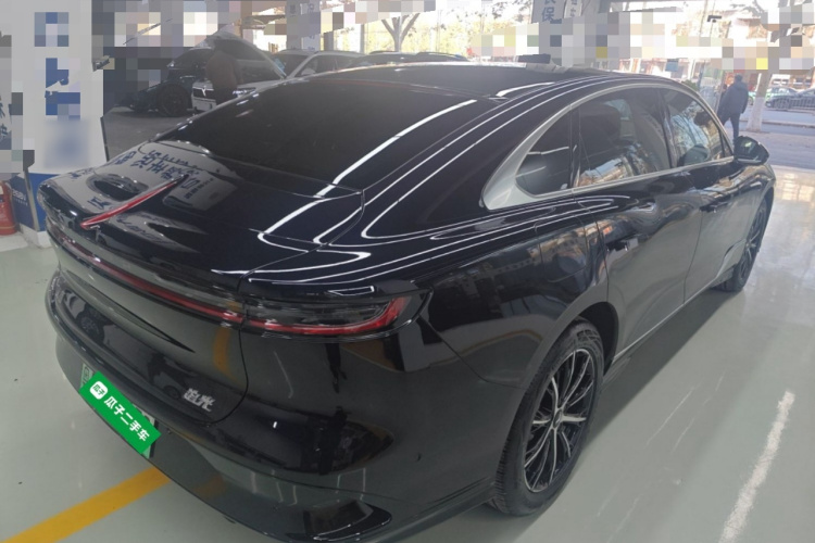 岚图汽车 岚图追光 2024款 PHEV 四驱超长续航行政版车身外观7