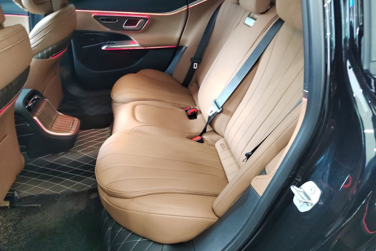 奔驰E级 2025款 改款 E 300 L 时尚型中控内饰21