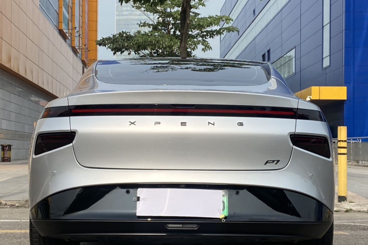 小鹏P7 2021款 480N车身外观6005