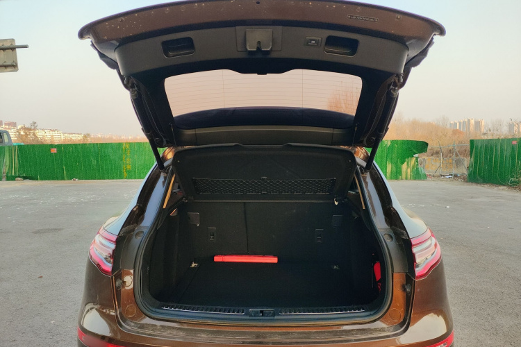 众泰SR9 2017款 2.0T 自动极致之梦版机舱底盘23