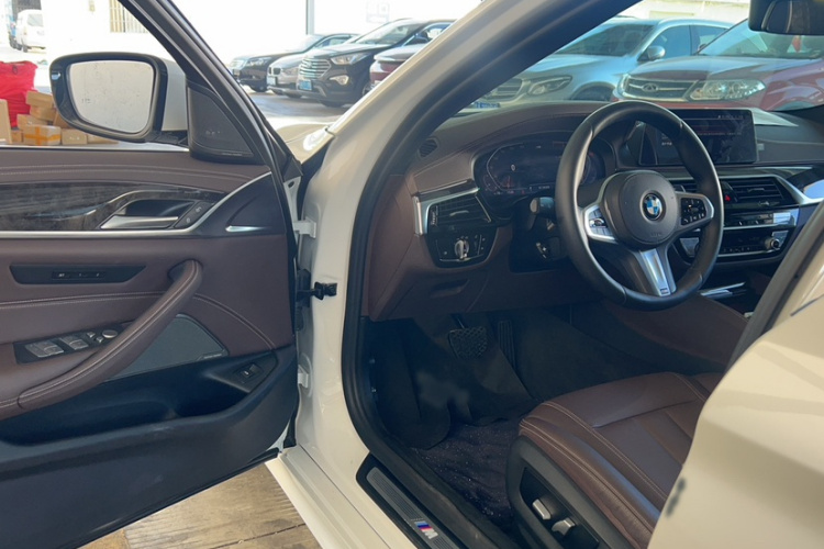 宝马5系 2020款 525Li M运动套装中控内饰7003