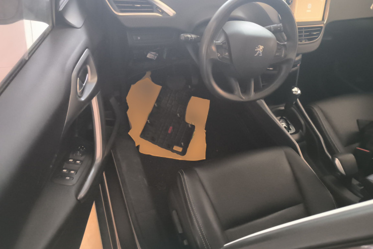 标致2008 2014款 1.6L 自动时尚版中控内饰20