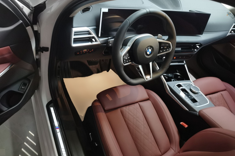 宝马3系 2025款 325Li M运动套装中控内饰7003