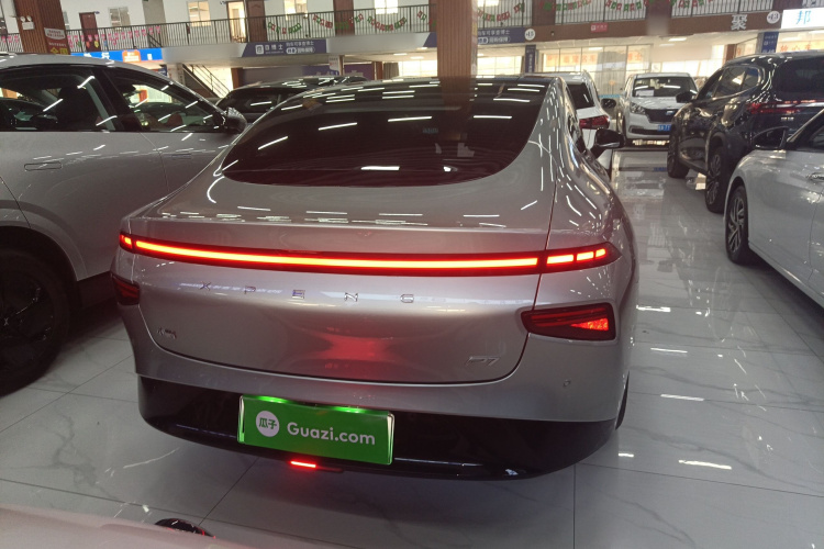 小鹏P7 2021款 480N车身外观6