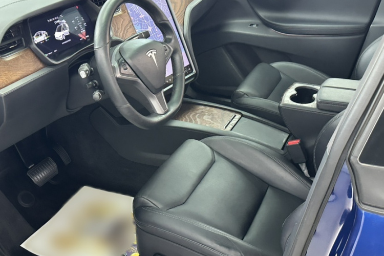 特斯拉 Model X 2019款 长续航版中控内饰7006
