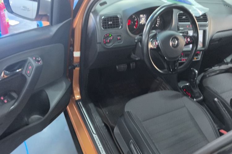 大众 2016款 1.6L Cross Polo 自动中控内饰20