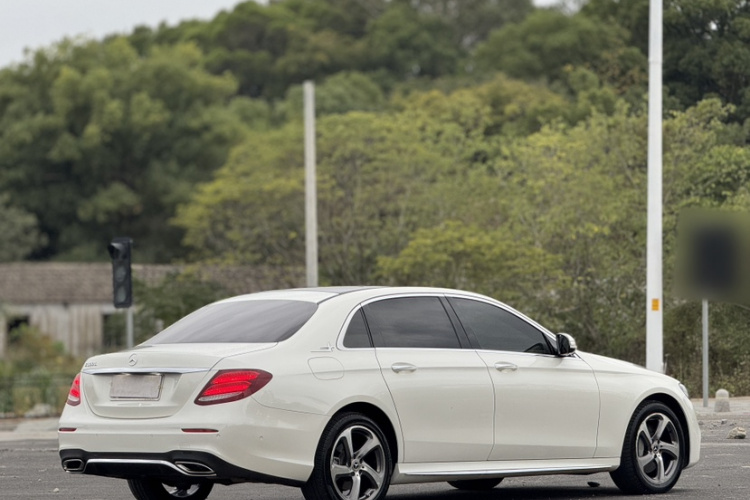 奔驰E级 2017款 E 300 L 运动豪华型车身外观6008