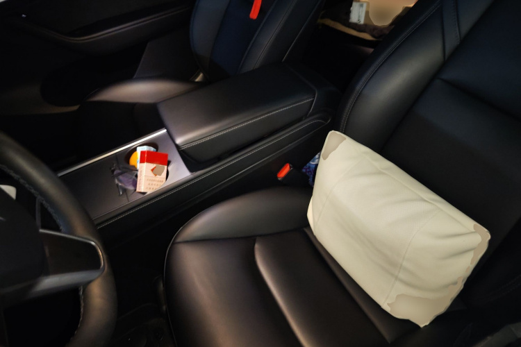 特斯拉 Model Y 2022款 长续航全轮驱动版中控内饰19