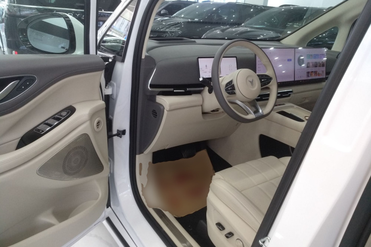 岚图汽车 岚图梦想家 2025款 PHEV 四驱旗舰鲲鹏版中控内饰20