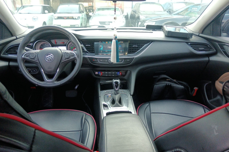 别克 君威 2017款 20T 精英型中控内饰12