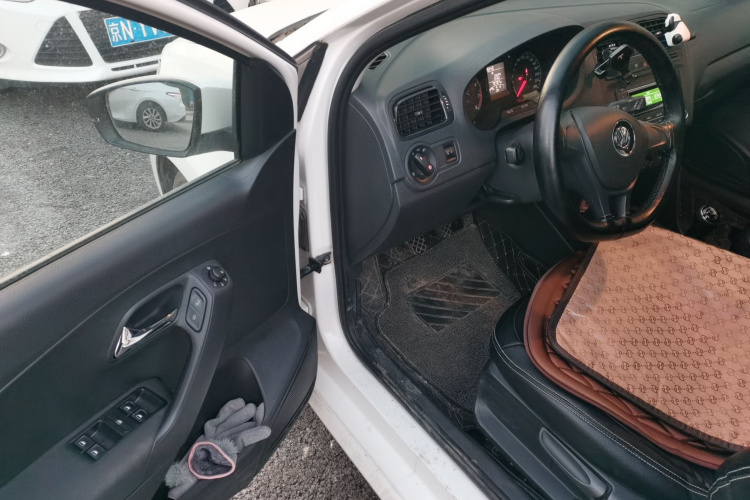 大众 Polo 2016款 1.4L 手动风尚型中控内饰20