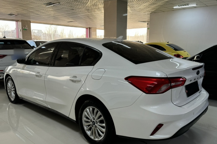 福特 福克斯 2019款 三厢 EcoBoost 180 自动锋潮型车身外观6013