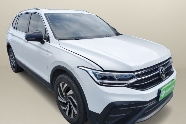 大众 途观L 2025款 出众款 300TSI 自动两驱龙腾版车身外观3