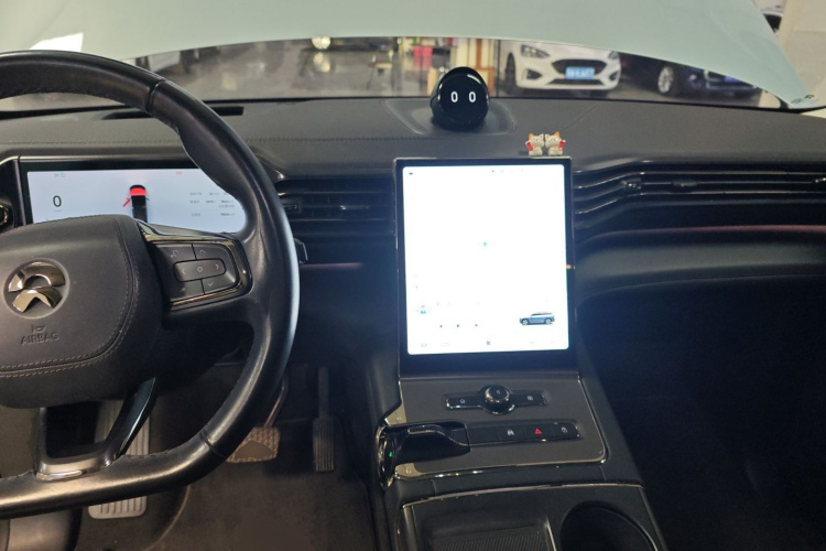 蔚来ES6 2020款 600KM 运动版中控内饰7002