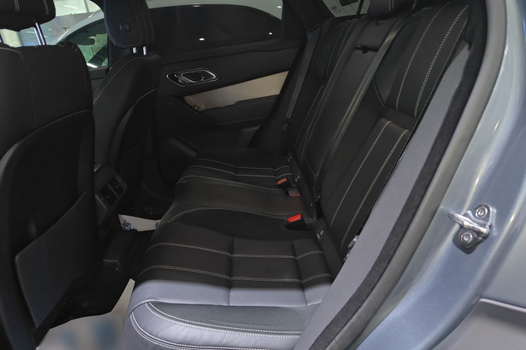 路虎 揽胜星脉 2020款 P250 R-DYNAMIC S中控内饰7004