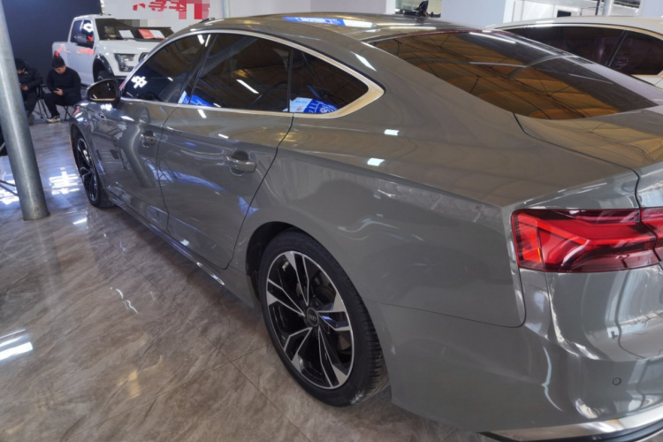 奥迪A5 2021款 Sportback 40 TFSI 时尚致雅型车身外观4
