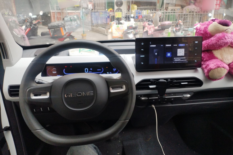 吉利银河 2024款 熊猫mini 200km 耐力熊中控内饰7002