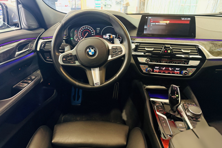 宝马6系GT 2019款 630i M运动套装中控内饰7009