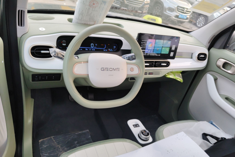 吉利银河 2025款 210km 熊猫骑士中控内饰12