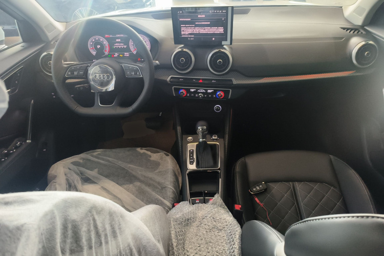 奥迪Q2L 2025款 35TFSI 时尚动感型中控内饰12