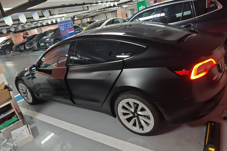 特斯拉 Model 3 2022款 后轮驱动版车身外观4