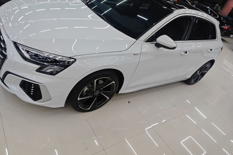奥迪A3 2023款 改款 Sportback 35 TFSI 时尚运动型车身外观4