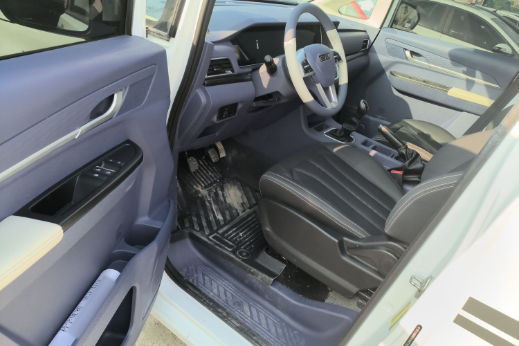 BAW北汽制造 锐胜王牌M7 2025款 1.6L 手动标轴舒适型 5座中控内饰20