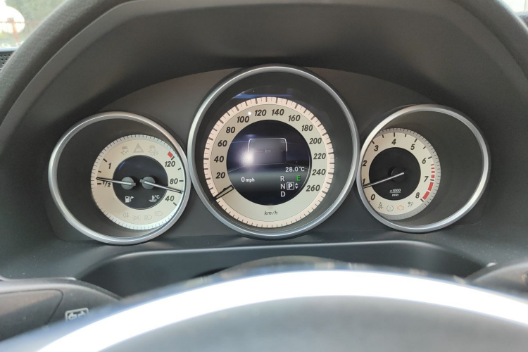 奔驰E级 2015款 E 260 L 运动豪华型局部细节14